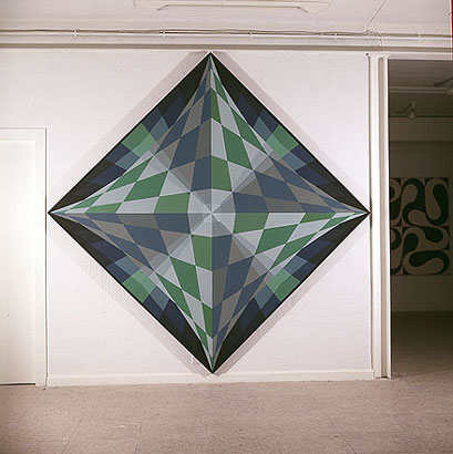 Centro de Cálculo. Deltoid, 1968. Pintura sintética sobre madera, 200 x 200 cm. (Exposición Formas Computables. Centro de Cálculo de la Universidad de Madrid, 1969)